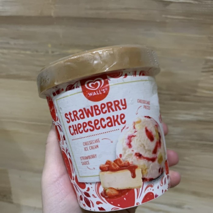 Jual Ice Cream Walls Strawberry Cheesecake Shopee Indonesia 