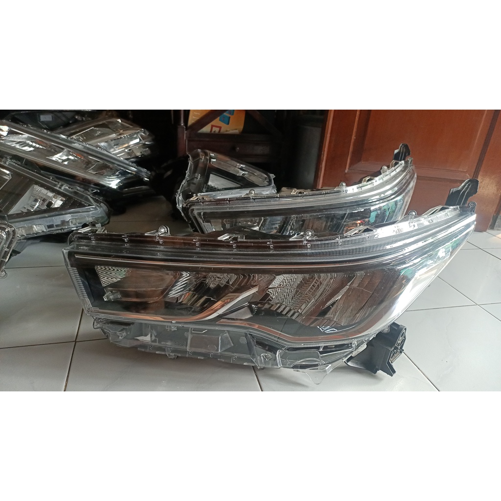 Jual Headlamp innova zenix hybrid type v original | Shopee Indonesia