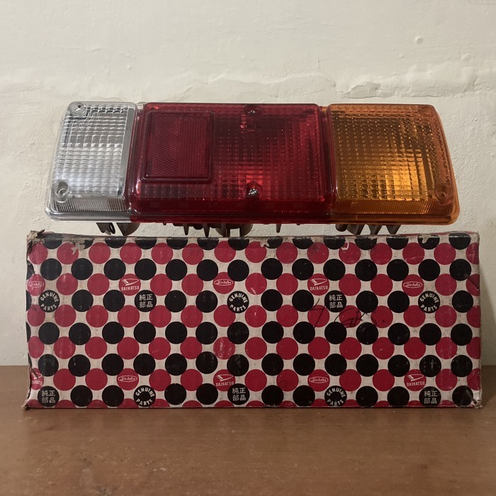 Jual Stoplamp Lampu Stop Kanan RH Delta V22 DAIHATSU GENUINE Made In ...
