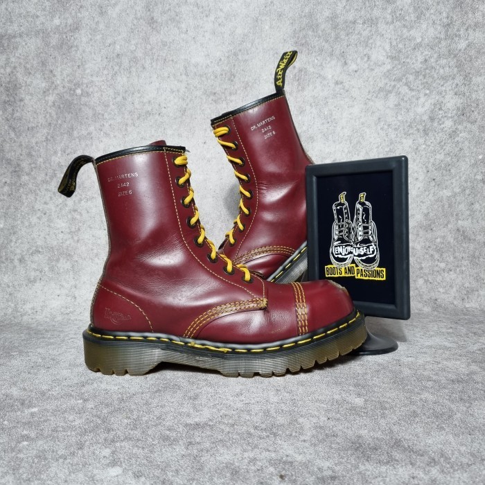 Jual DR MARTENS 2A42 6UK FIT 7UK MIE MADE IN ENGLAND SOLOVAIR DOCMART ...