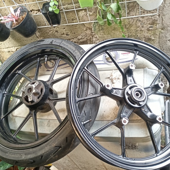 Jual Velg gsx r150 r 150 s150 s 150 150 r pelek racing palang original ...