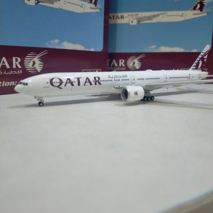 Jual Qatar Airways B 777-300er A7-BOB Phoenix 1:400 | Shopee
