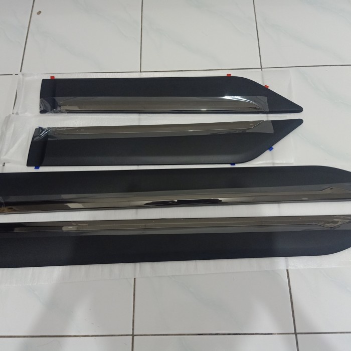 Jual Lis List side body moulding pintu innova reborn venturer facelift