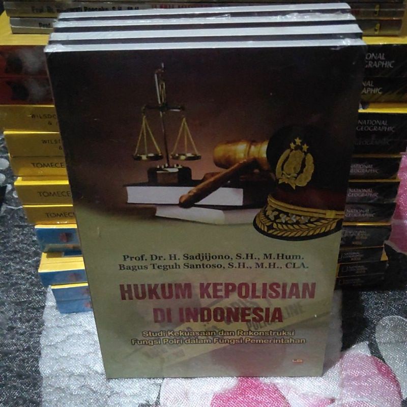 Jual Original Buku Hukum Kepolisian Di Indonesia Studi Kekuasaan Dan ...