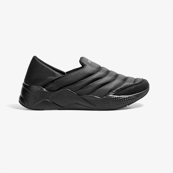 Athletica Arasta All Black Sepatu Olahraga Sepatu Running Sepatu Pria Wanita