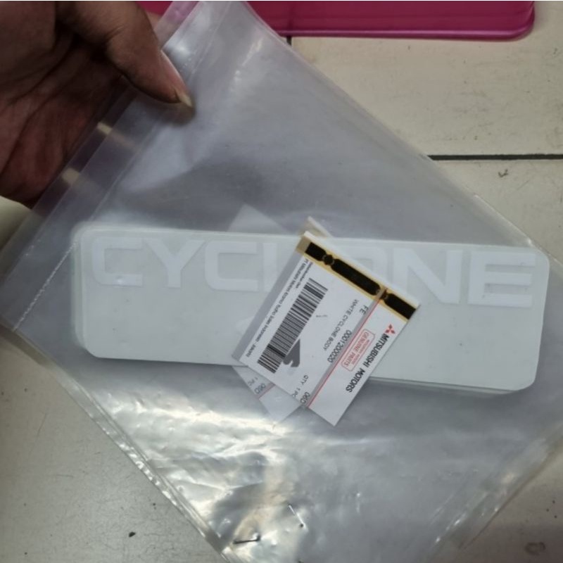 Jual Sticker Stiker Emblem CYCLONE Mitsubishi L300 Original | Shopee ...