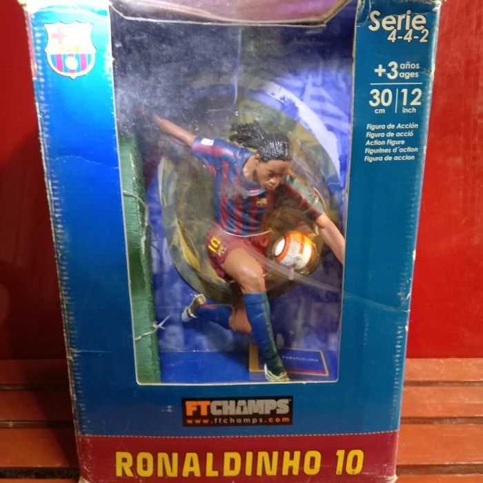 FTCHAMPS RONALDINHO 10 フィギュア 30cm s-l400.jpg