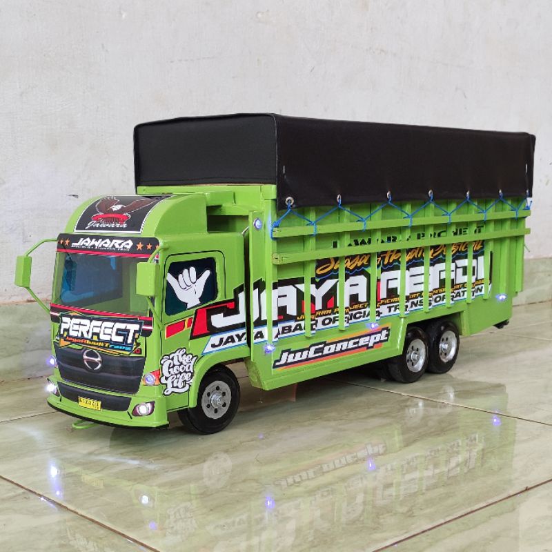 Jual Real pict mobil truk mainan anak miniatur truck oleng kayu tronton ...