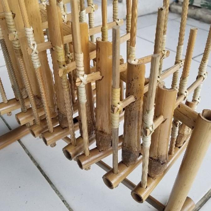 Jual Angklung Bambu 8 Nada 1 Oktaf Alat Musik Sunda Tradisional Berkualitas Shopee Indonesia 4628