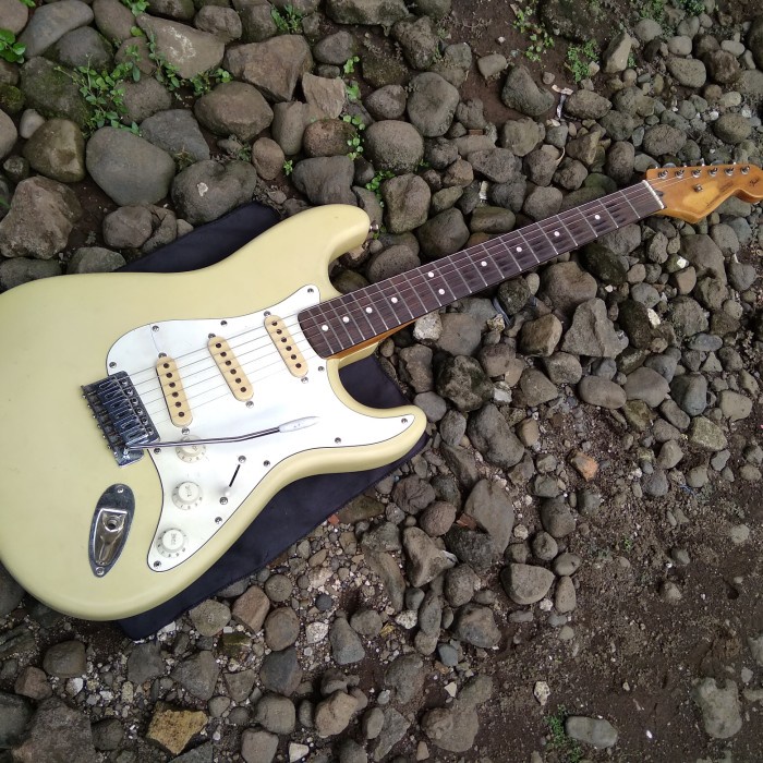 最終値下げ Squier By Fender vintageストラトキャスター