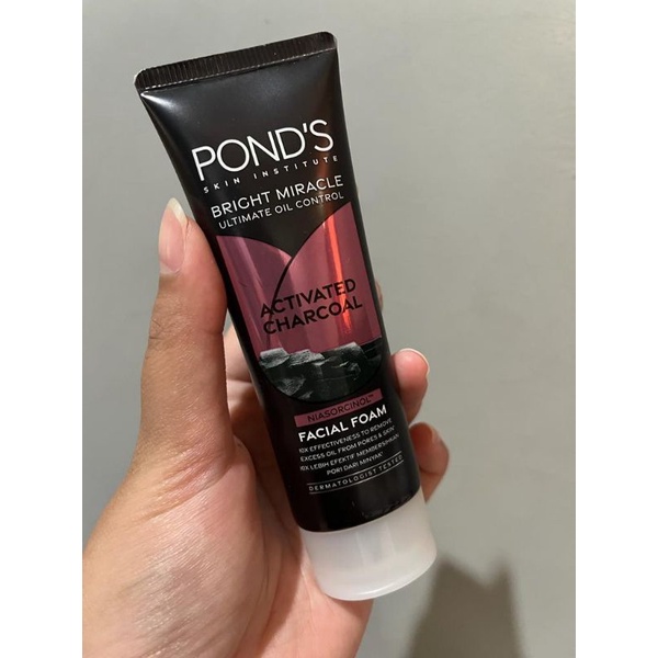 Jual New Ponds Bright Miracle Ultimate Oil Control Activated Charcoal Niasorcinol Facial Foam 8834