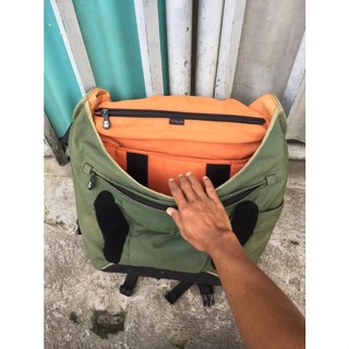 Crumpler roadcase hotsell sling 1000