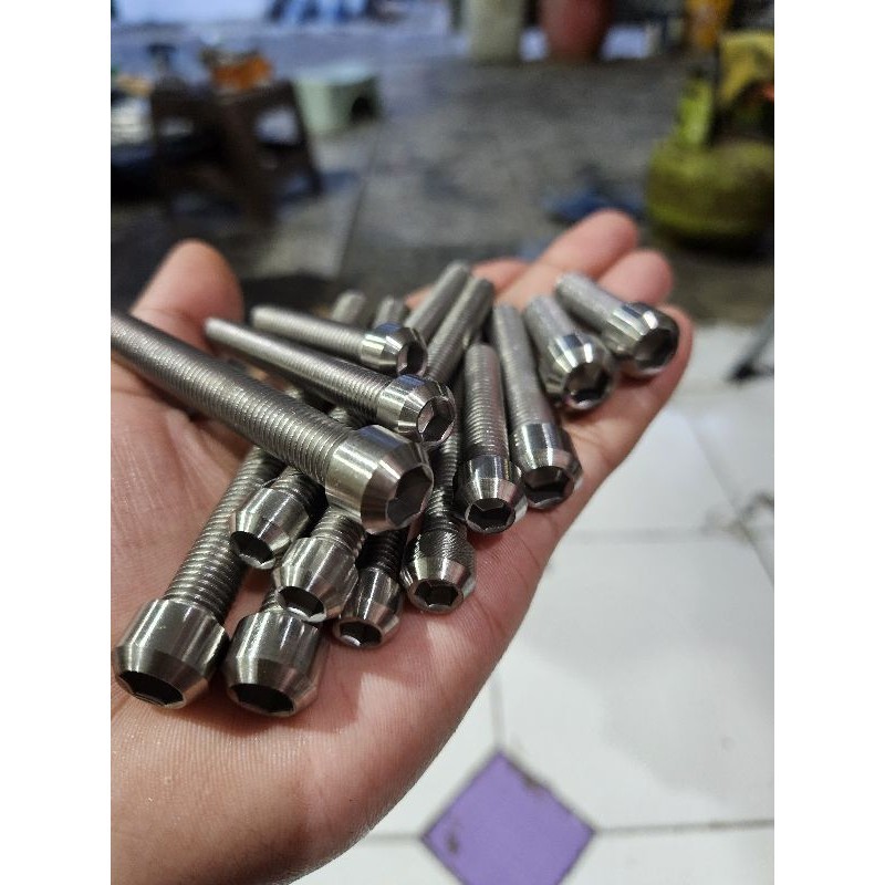 Jual Baut L Drat M Probolt Stainless Model Titanium Panjang Cm Sampai Cm Shopee Indonesia