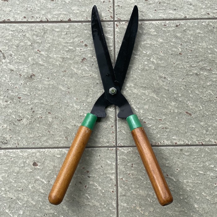 Jual Gunting Pagar Rumput tangan 2 Gunting Rumput Kayu | Shopee Indonesia