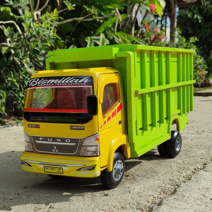 Jual Miniatur Mobil Mainan Truk Oleng Kayu Truck Isuzu Canter Besar ...