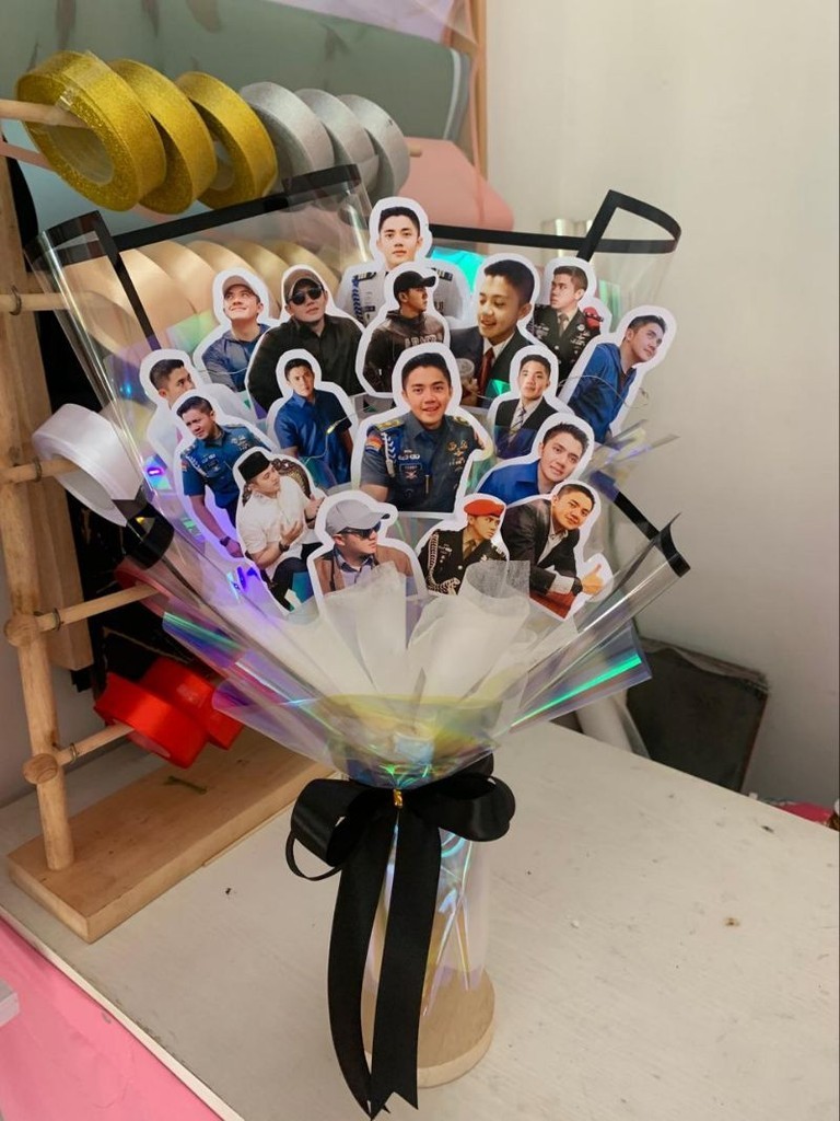 Jual buket foto polaroid / buket custom / buket foto mayor Teddy/ buket ...