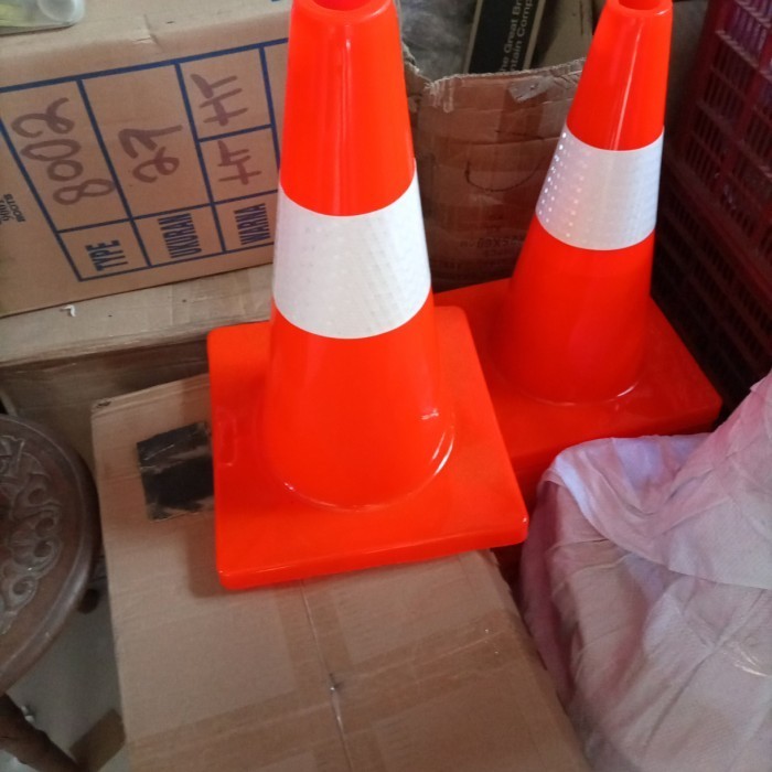 Jual Traffic Cone 45 Cm Kerucut Pembatas 45 Cm Trafic Cone | Shopee ...