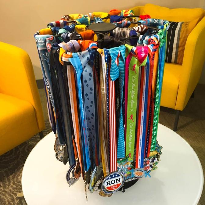 Jual MEDAL HANGER GANTUNGAN MEDALI TABLE TOP Shopee Indonesia