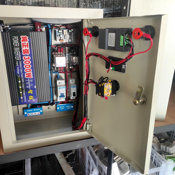 Jual box panel PLTS 3000W PSW SCC 100A ATS otomatis hybrid panel surya ...
