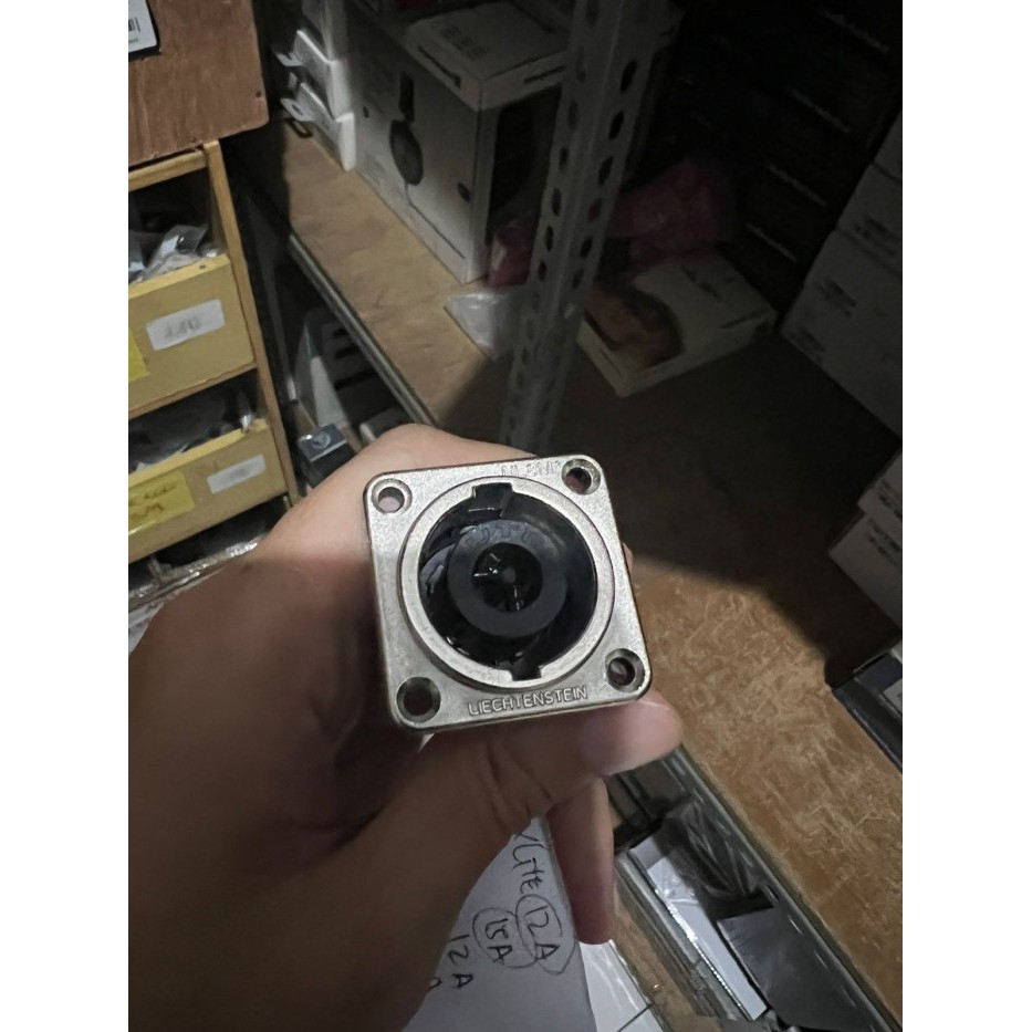 Jual NEUTRIK NL 8 MD-V - SPEAKON BODY 8 PIN - LINE ARRAY 3 WAY | Shopee ...