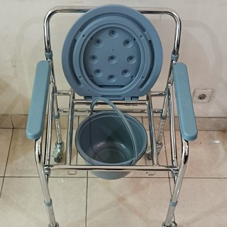 Jual Kursi Bab Lansia Untuk Orang Sakit Commode Chair Pispot Dengan Roda Shopee Indonesia