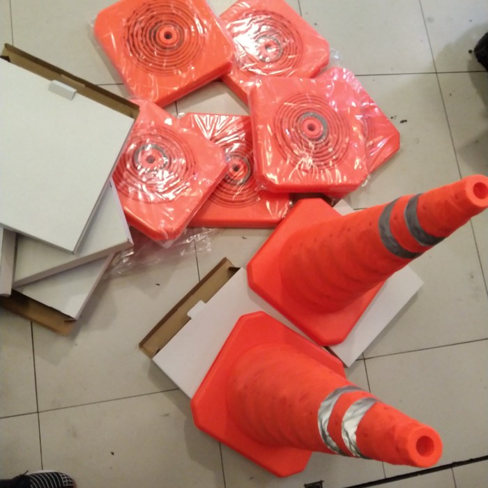 Jual Safety Cone Traffic Cone Lipat Safety K3 Rambu Keselamatan ...