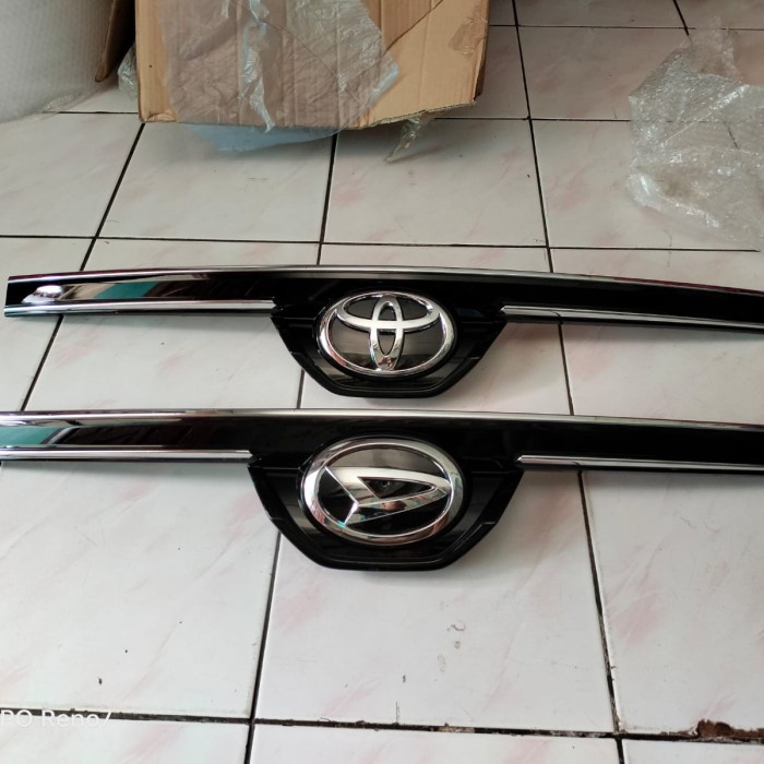 Jual List Grill Depan Hood Moulding Avanza Xenia Original