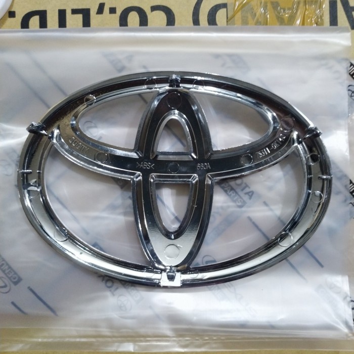 Jual Emblem Logo Grille Grill Innova Reborn Original K Murah Shopee Indonesia