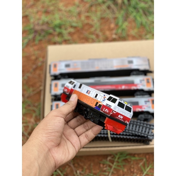 Jual Paket Rangkaian Mainan Kereta Api Indonesia Lokomotif Cc 206 Hut