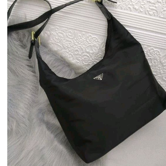 Harga tas cheap prada nylon original