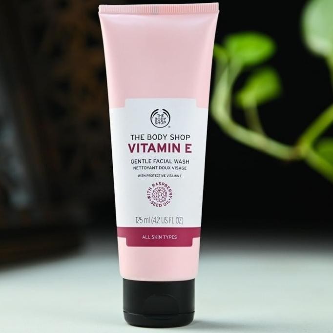 Jual THE BODY SHOP Vitamin E Gentle Face Wash 125ml Firstsight id