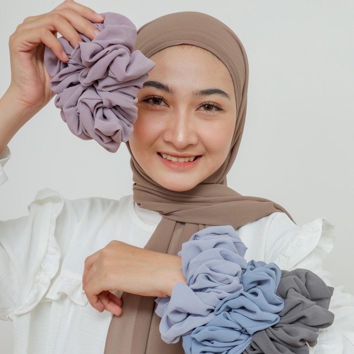 Jual JUAL Hijaberies - Big Scrunchie (Ikat Rambut Cepol Jumbo) | Shopee ...