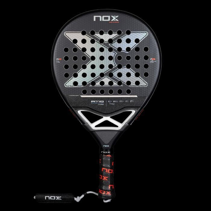 VENDIDA🔥 Pala: Nox AT10 Pro cup Comfort 2025 Estado: Nueva Ubicación: Cúcuta Peso: 365 gr Descripción: Pala NOX AT10 Pro Cup Comfort 2025 Agustín Tapia destinada a jugadores de control. Combina fibra