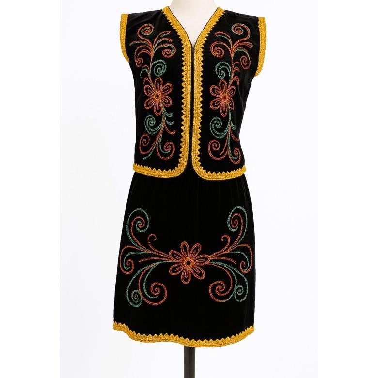 Jual Hot - Baju Adat Dayak Cowok Dan Cewek Bahan Bludru Dengan ...