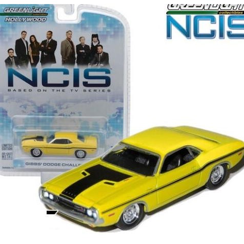 thumbnail image 2 of Greenlight 44620-D 1/64 NCIS 1970 Dodge Challenger R/T 2 of 13
