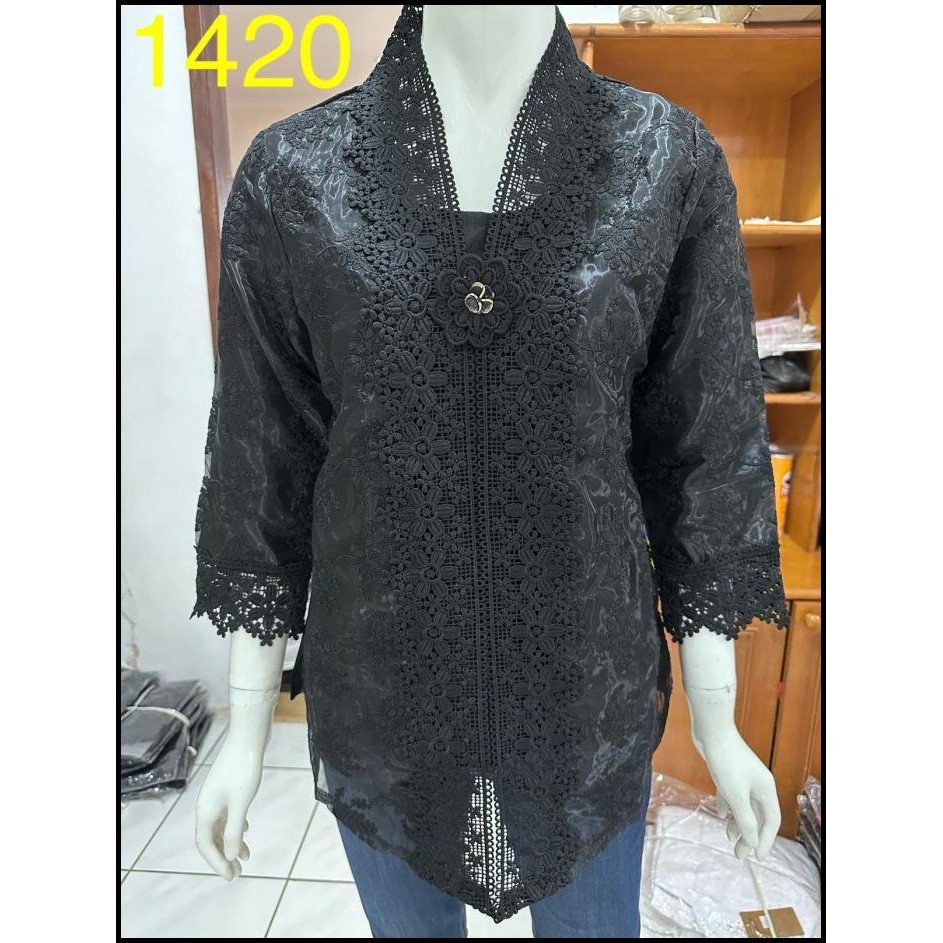Jual Kebaya Alexuez Full Brukat Depan Model Rompi Bros Putih Tulang ...