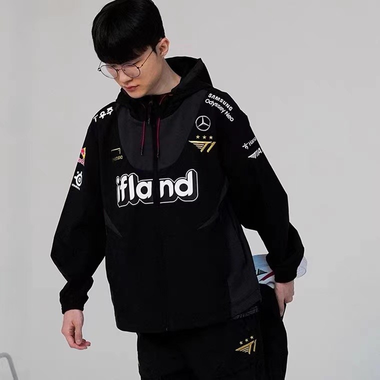 Jual Jaket Uniform Worlds T1 2023 Hitam. Jaket T1 Tim Bintang Empat ID Terbaru yang Dapat