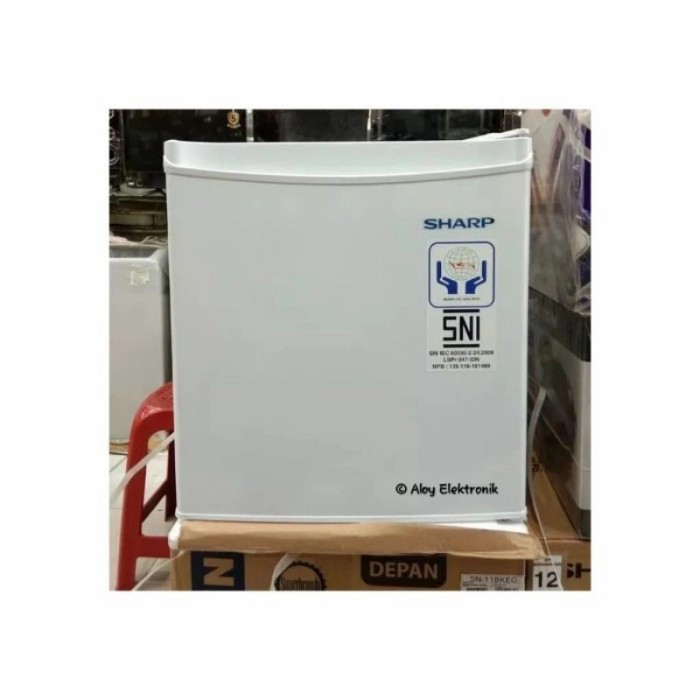 Jual SHARP KULKAS MINI BAR PORTABLE SJ-50MB-XW | Shopee Indonesia