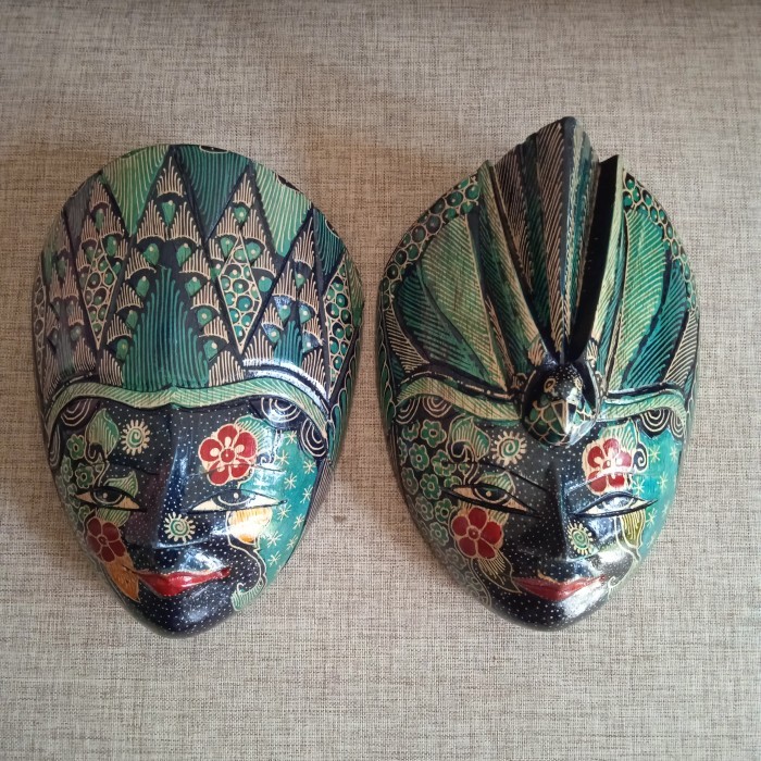 Jual Topeng Batik Kayu ukuran 25x17x7cm | Shopee Indonesia