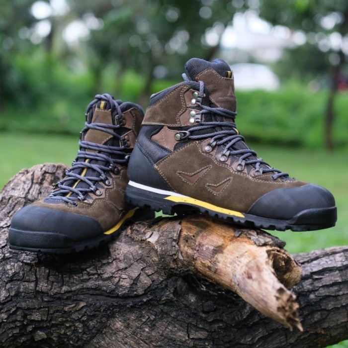 Jual Sepatu Gunung Outdoor Hiking Altitude gear Sherpa Outsole Vibram ...