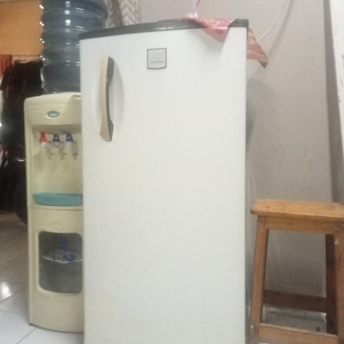 Jual KULKAS POLYTRON 1 PINTU BEKAS | Shopee Indonesia