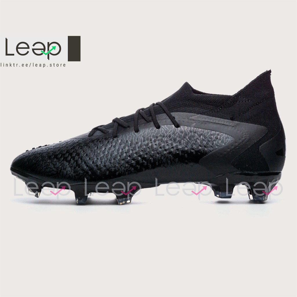 Sepatu bola adidas blackout top