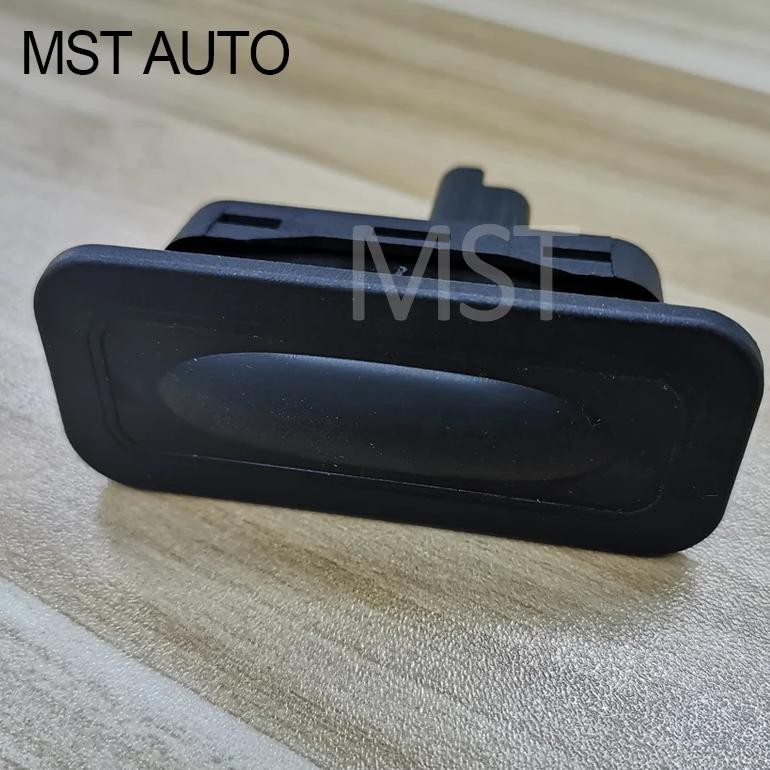 Ford Focus Mk2 Tailgate Boot Release Switch / Handle - Part #1346324 Replacement 7 thumbnail image