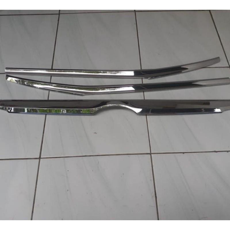 Jual List Kaca Belakang Innova Reborn Venturur Original | Shopee Indonesia