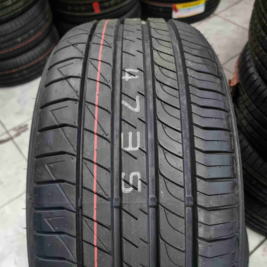 235/50 R18、DUNLOP SP SPORT LM 705ラジアルタイヤ