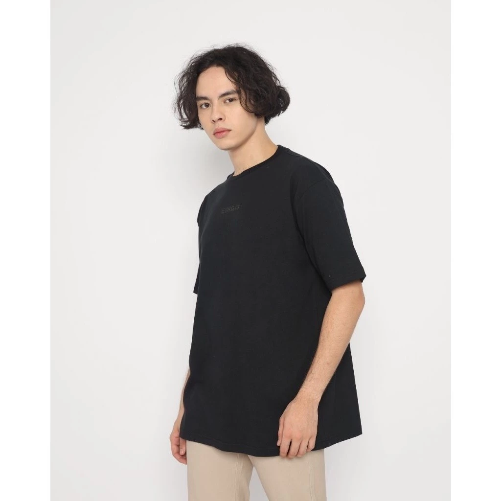 Kaos Polos Pria Hitam Erigo Cotton Combed 24s Basic Premium foto 2