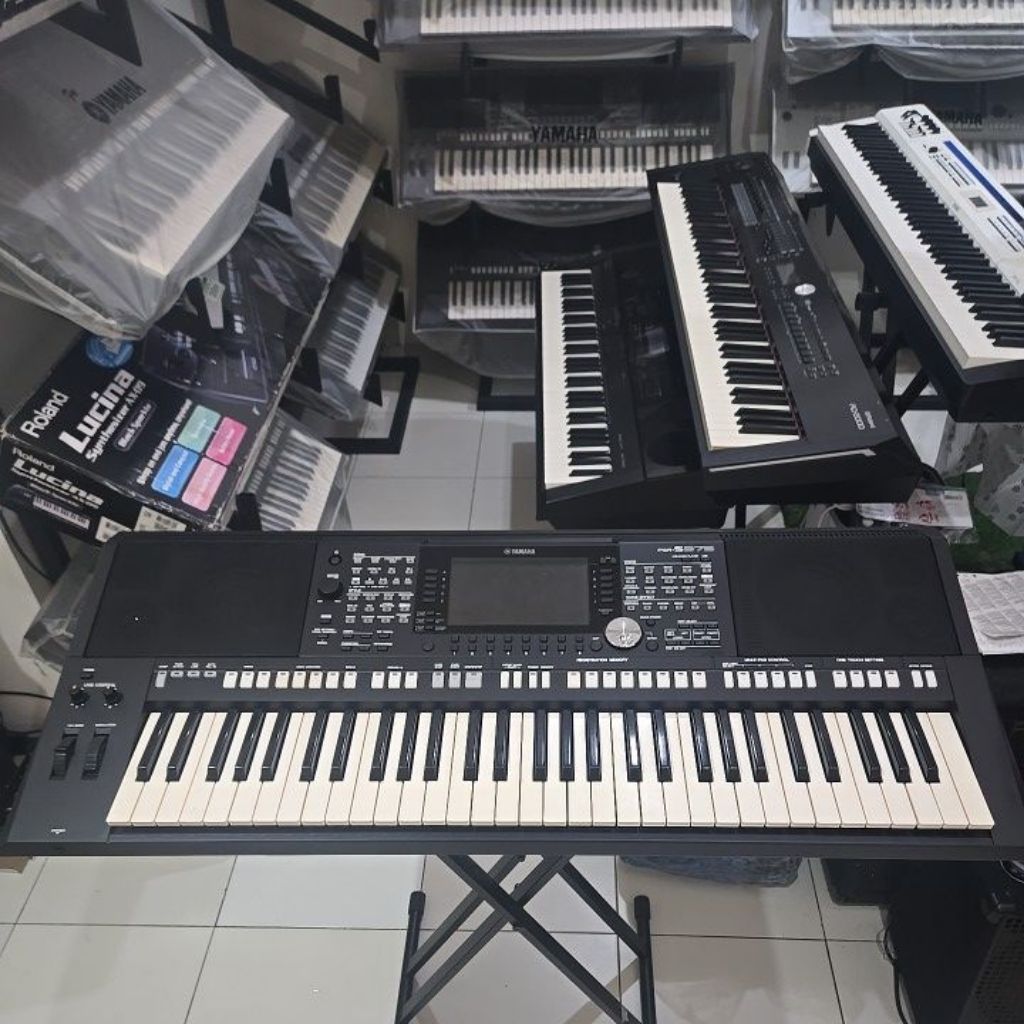 Jual YAMAHA PSR S975 Keyboard Arranger Organ Tunggal Second Mulus ...