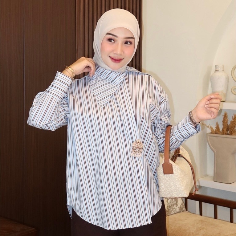Butikchlaris - Leya Stripe Shirt Kemeja Wanita Oversized Salur Garis foto 4