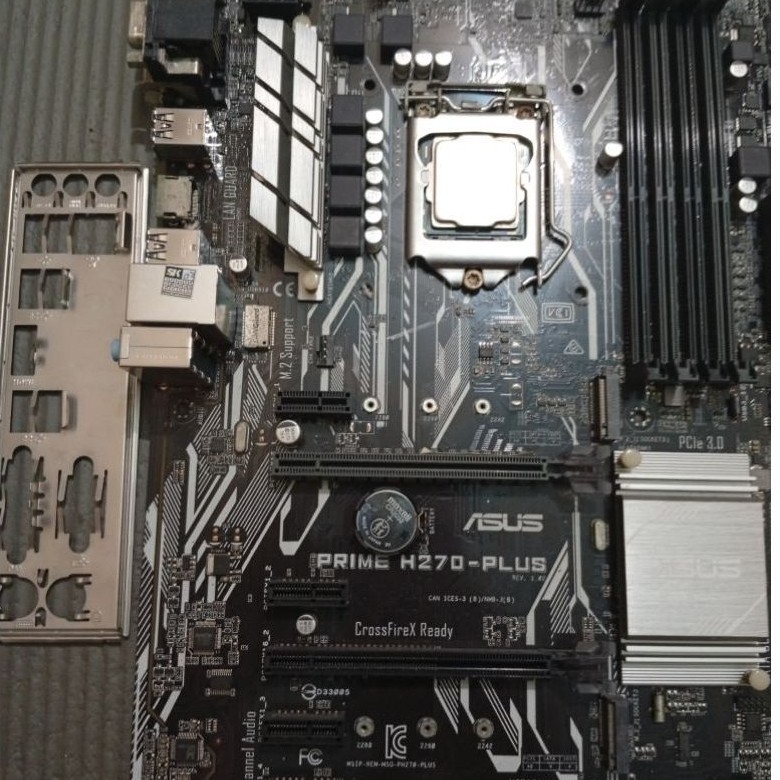 ASUS PRIME H270-PLUSとintel core i7 7700 マザーボード