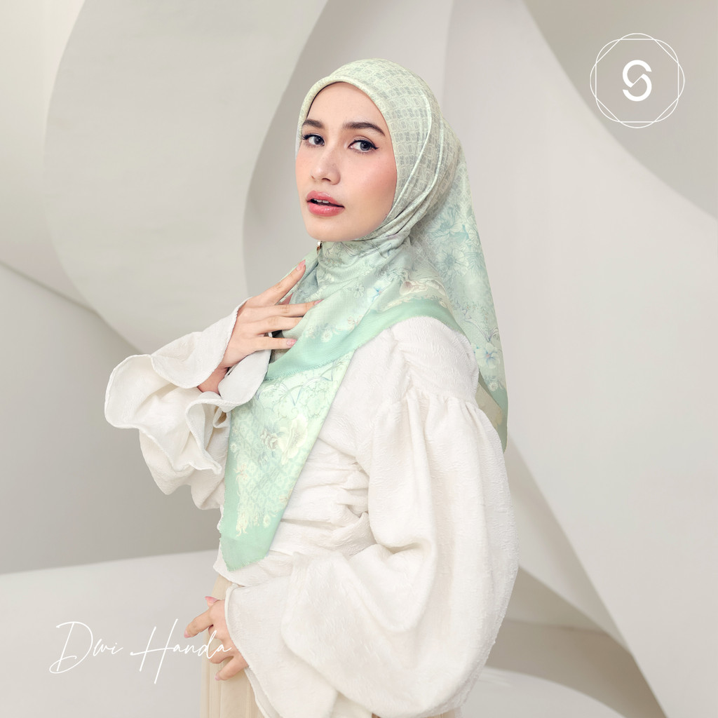 Seradia Hijab Segi Empat Motif Kasihé Collection Seradia X Dwi Handa